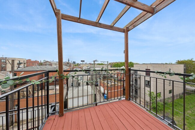 Building Photo - 519 S Maplewood Ave
