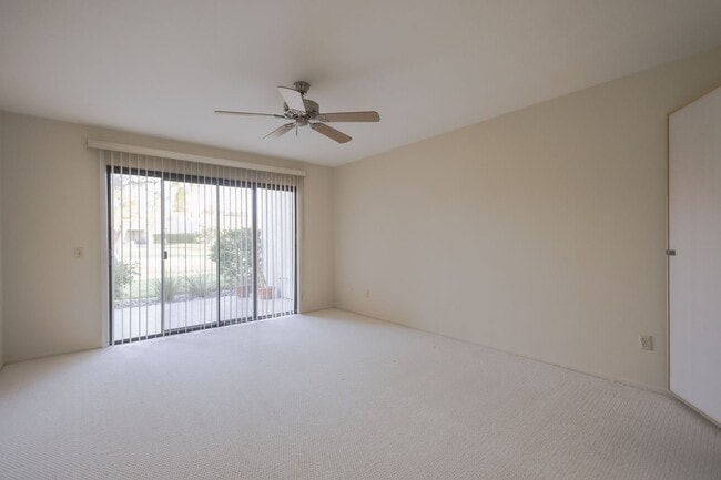 Building Photo - Single-Story 2-Bedroom Condo in Beautiful Palm Desert Resorter HOA!