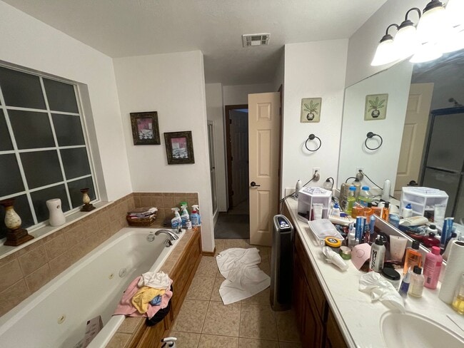 Building Photo - RENT 2 OWN 1,902 sqft - Moore Schools 4/2 - Move In Ready