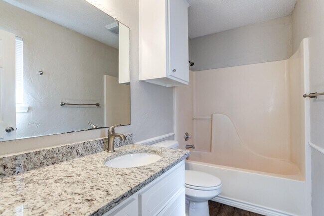 Building Photo - 6113 6th St