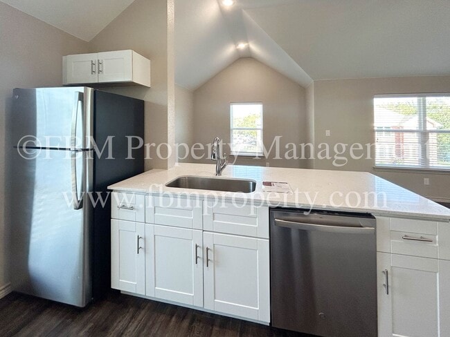 Building Photo - Hidden Creek, Unit 522 - Gorgeous 2 Bedroom, 2 Bathroom Townhome in Ennis, TX!