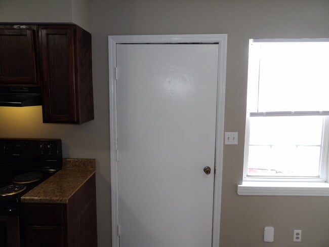 Building Photo - 400 Freedom Dr