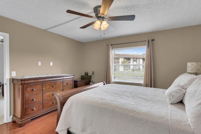 Building Photo - 2423 NW 89th Dr