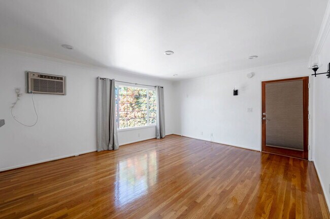 Primary Photo - 1008 N Stanley Ave