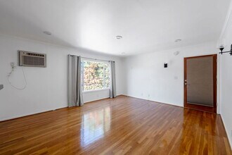 Building Photo - 1008 N Stanley Ave