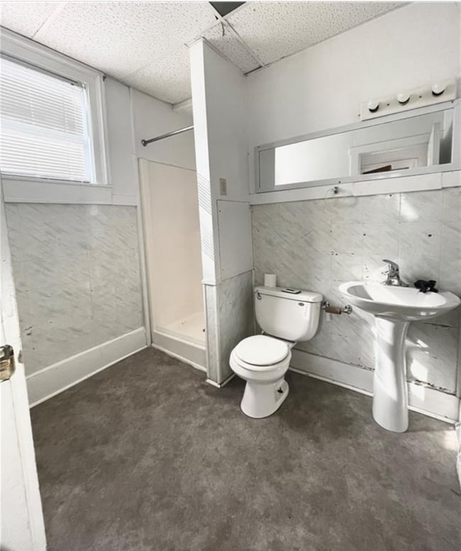 Building Photo - 4 bed 2 bath near UWEC available June 1st!...