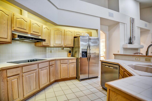 Building Photo - 13471 Miles Standish Port