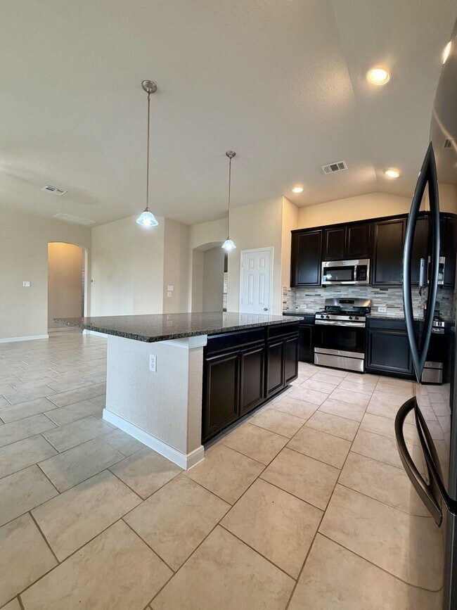 Building Photo - 646 Ridge Lawn Dr
