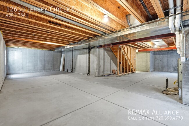 Building Photo - 12630 Jersey Cir E
