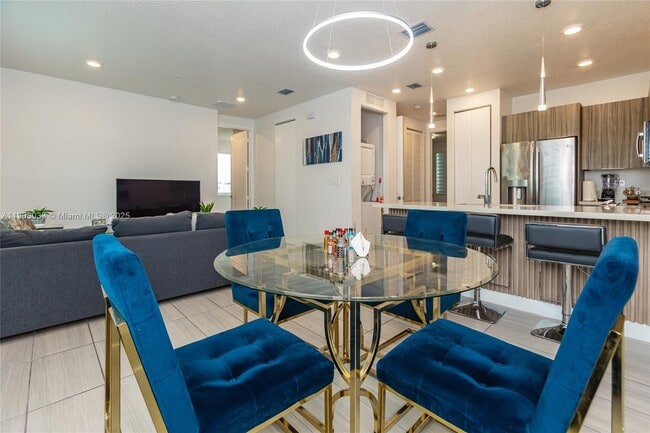 Building Photo - 6401 NW 103rd Pl