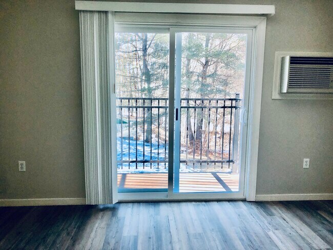 Building Photo - 5 Oak Hill Ln