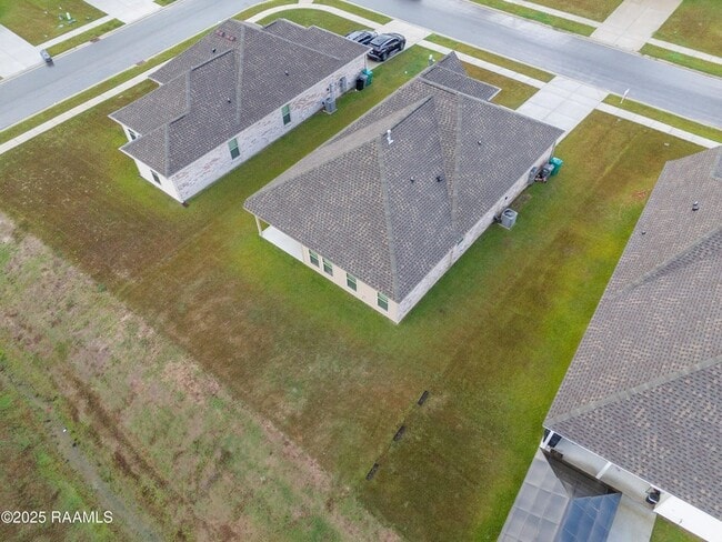 Building Photo - 102 Jubilation St