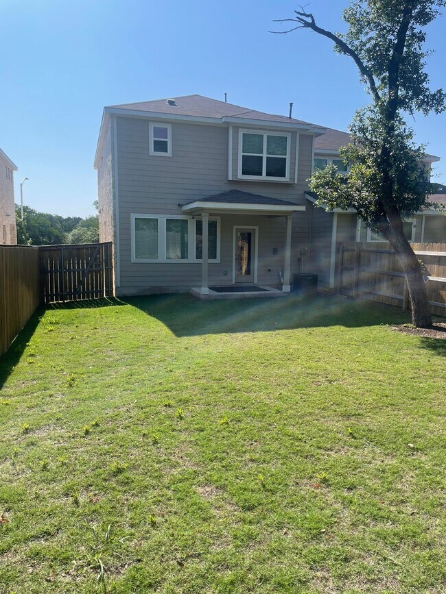 Building Photo - 1601 Fenton Hl Dr