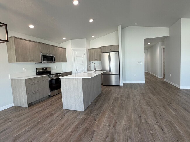Building Photo - Move-In Special! Brand new 3 bed 2 bath ho...