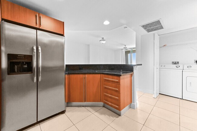 Building Photo - 610 Clematis St