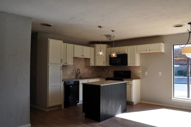 Building Photo - 6805 NW 63rd Terrace