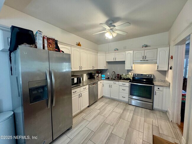 Building Photo - 3649 Walsh St