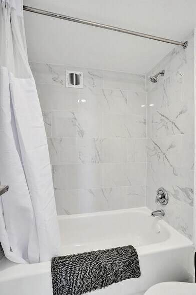 Building Photo - 777 NW 155th Ln