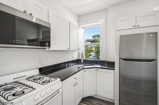 Building Photo - 34 Main St