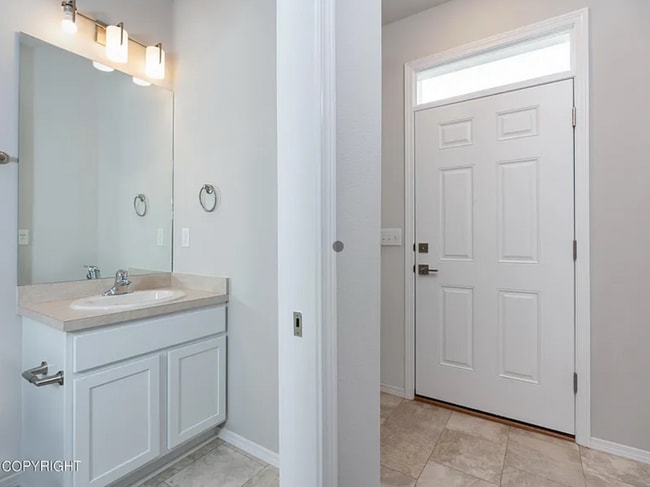 Building Photo - Beautifully designed condo!
