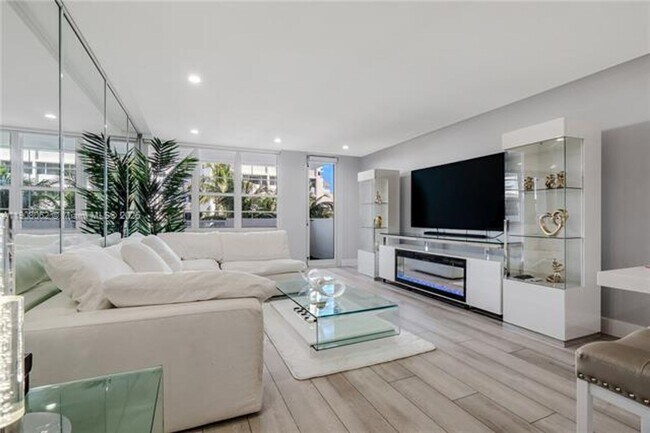 Building Photo - 100 Lincoln Rd