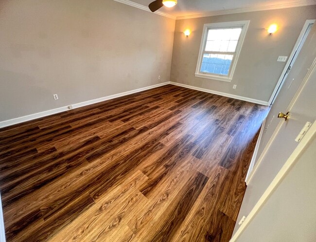Building Photo - Charming Brick Townhome in Clemmons/Winston Salem w/ Community Pool!