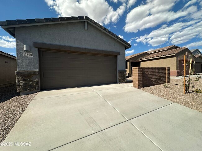 Building Photo - 11890 W Rancho Dr