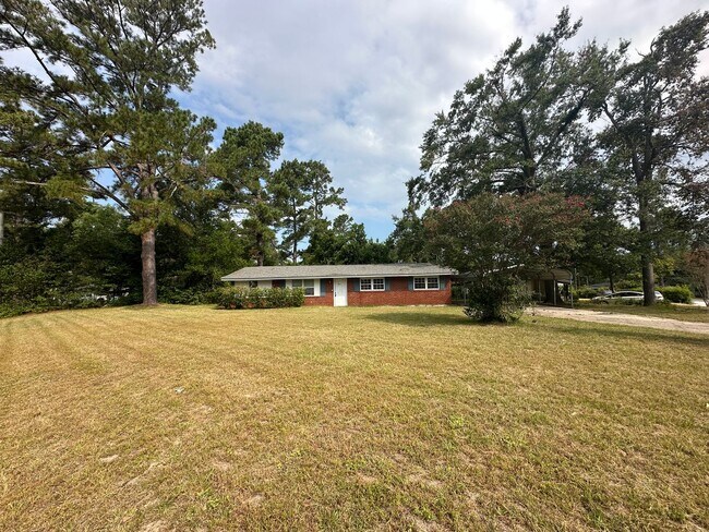 Building Photo - 3 bedrooms - West Augusta Rental – (30909) Living room, and den-Convenient location close to shop...