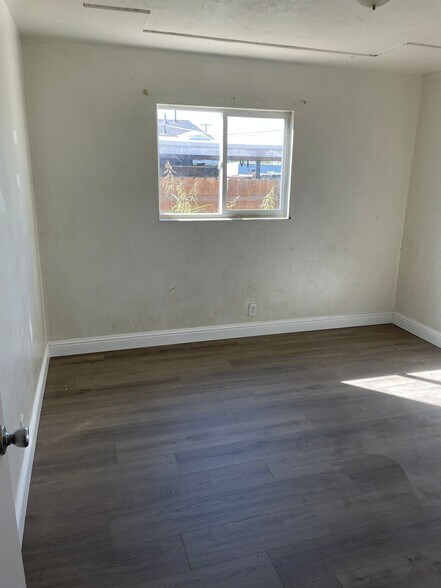 Building Photo - 2404 Strivens Ave