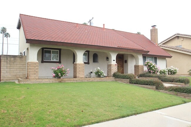 Building Photo - Welcome to this beautifully refreshed 4-bedroom, 2-bath two-story home located in desirable North...