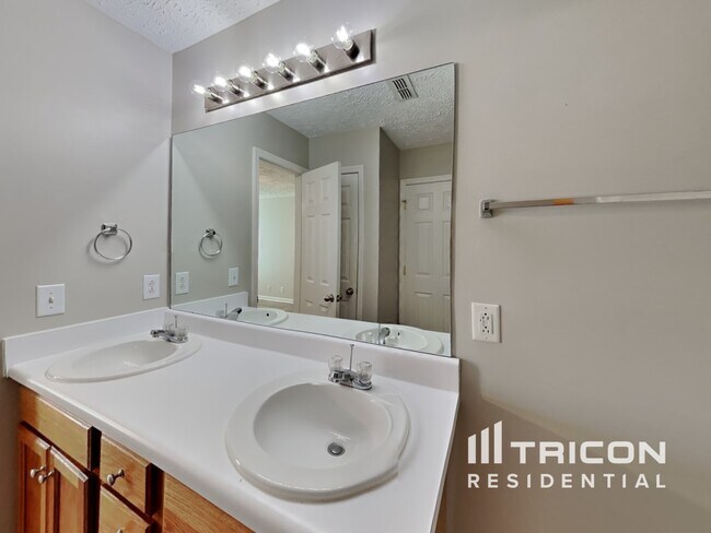 Building Photo - 2819 Elijah Dr