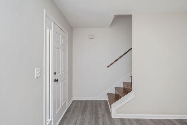 Building Photo - 242 Wainwright Dr