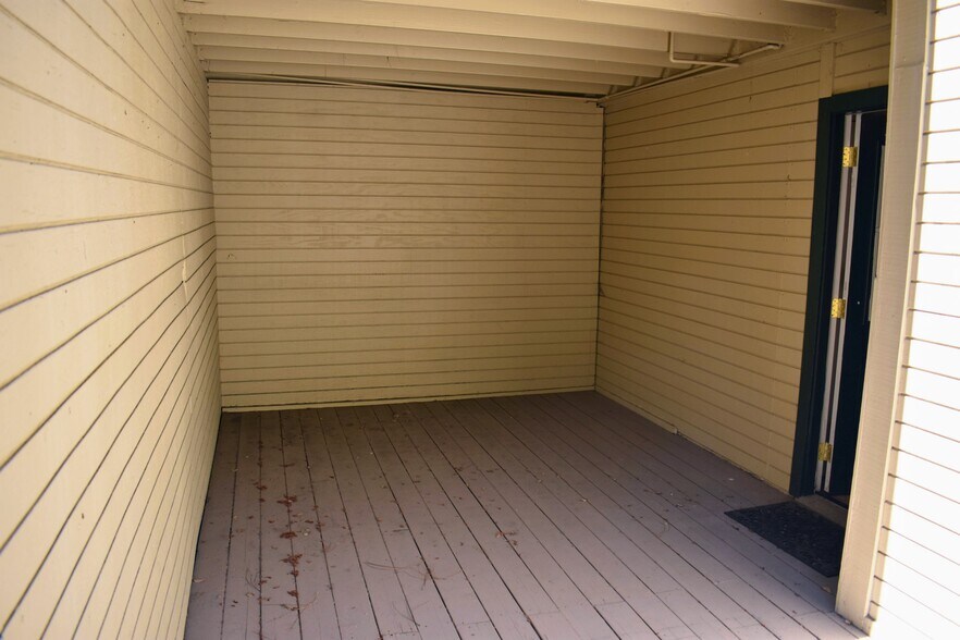 Building Photo - 3290 Rockview Pl