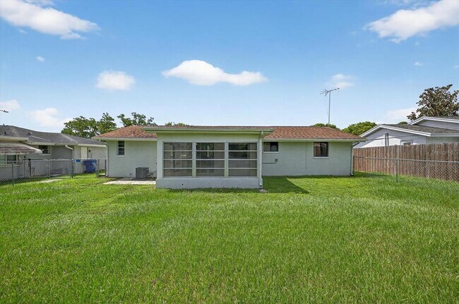 Building Photo - 7725 Summertree Ln