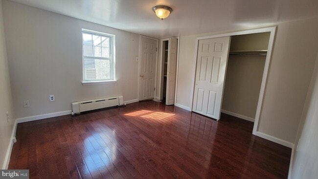 Building Photo - 166 Sigel St