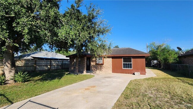 Primary Photo - 11 Oak St