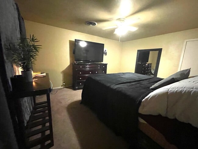 Building Photo - 6213 Avenue W