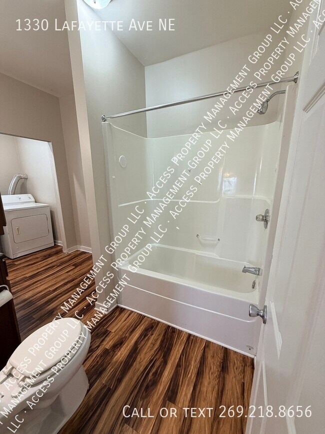 Building Photo - 1330 Lafayette Ave NE