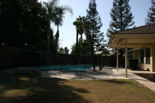 Building Photo - 9313 Laurel Oak Way
