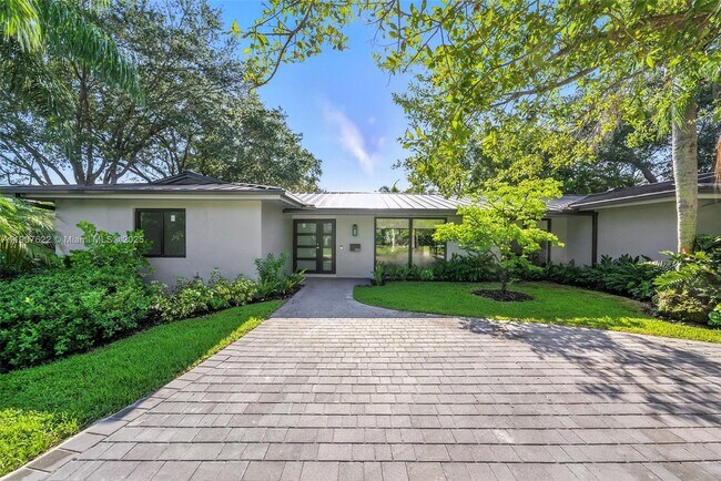 Building Photo - 15121 SW 69th Ct