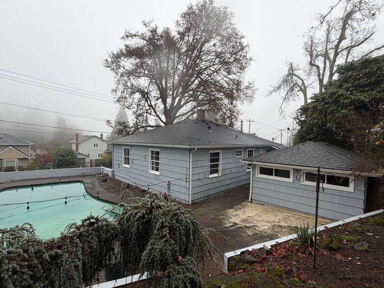 Building Photo - 4838 Summit St