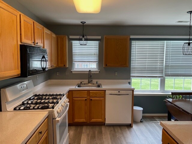 Building Photo - 1402 Bonnett Pl