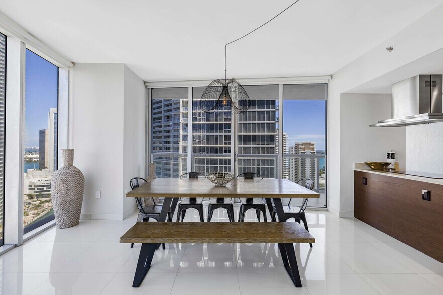 Building Photo - 485 Brickell Ave