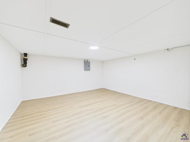 Building Photo - 1167 Roundtable Ln