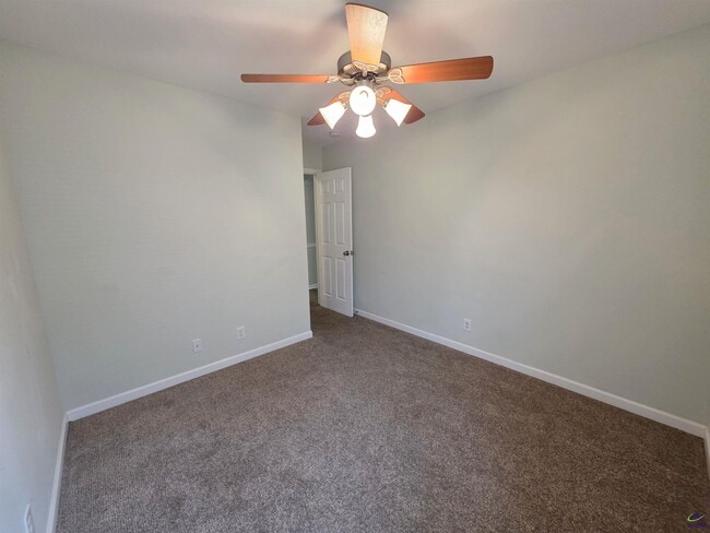 Building Photo - 66 Park Ln