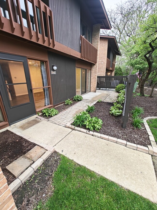Building Photo - 5912 Greenview Rd