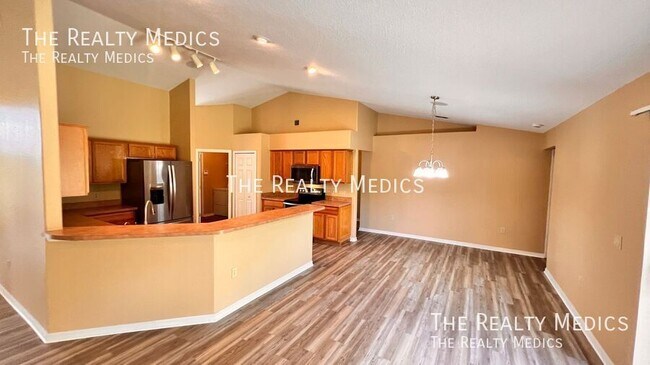 Building Photo - 1481 Woodfern St