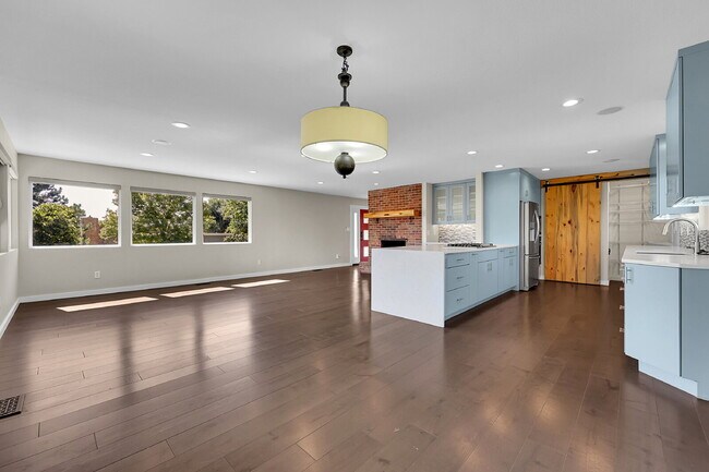 Building Photo - $3,600, 4-Bed, 3-Bath Updated Home in Mani...