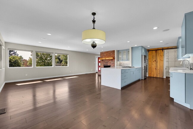 Building Photo - $3,750, 4-Bed, 3-Bath Updated Home in Mani...