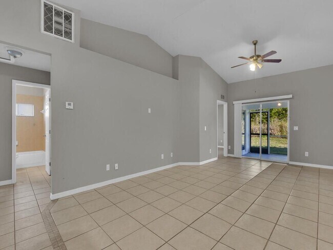 Building Photo - 801 Meadow Rd